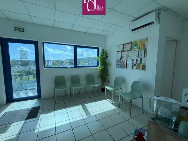 À Louer - Local professionnel clé en main de 41 m2 avec asce