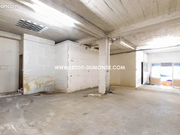 Parking/box 3 pièces 79 m²