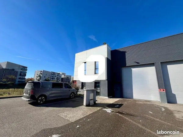 Local d'activité 268 m²