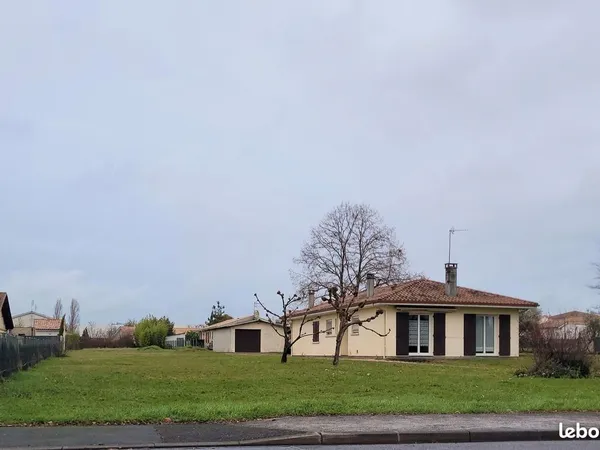 BLANQUEFORT La Rivière - Maison de plain-pied sur 3 100 m² - Un potentiel rare