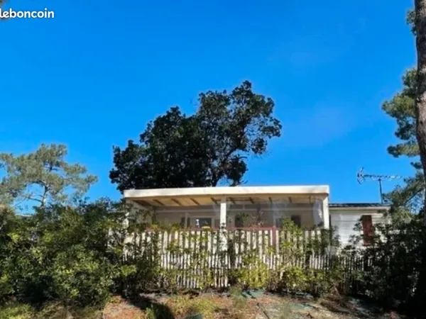 Beau mobil-home endroit rare