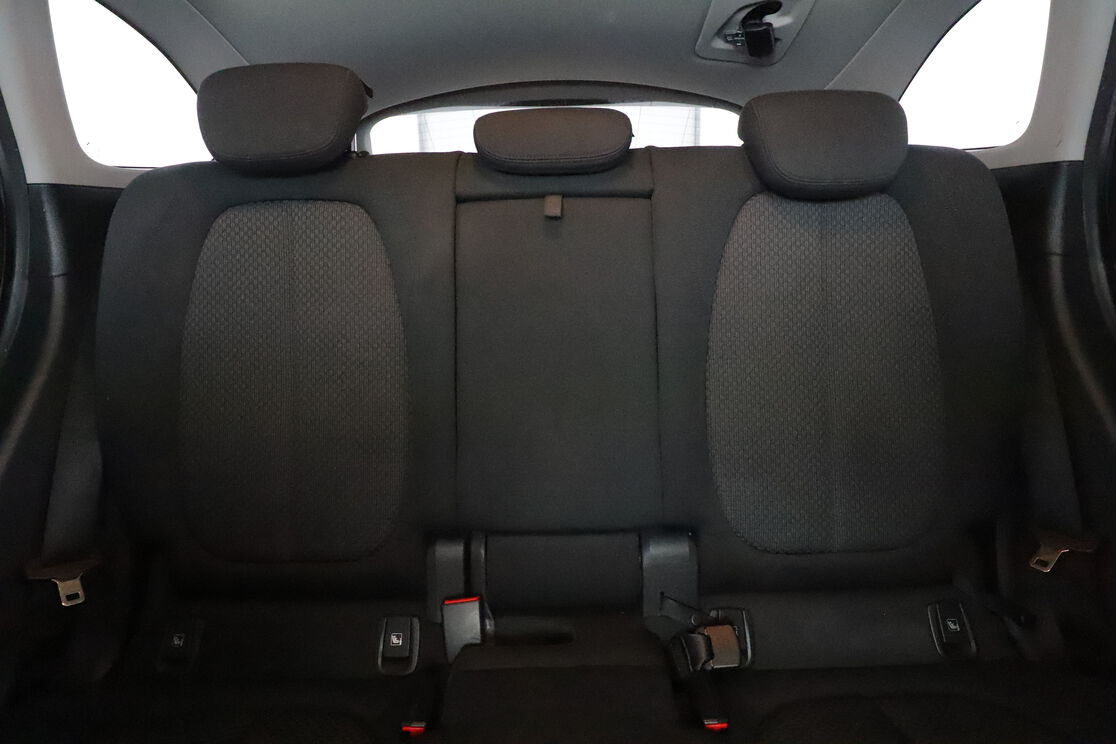 BMW X1 sDrive16d Business Design DKG7 — photo 14