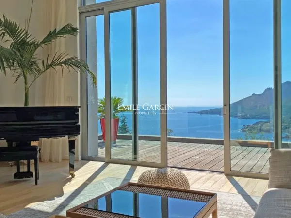 A louer, Théoule sur mer Cote d'Azur, maison moderne 6 chambres doubles, vue mer