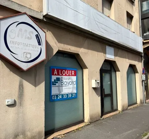 Local avec parking centre-ville