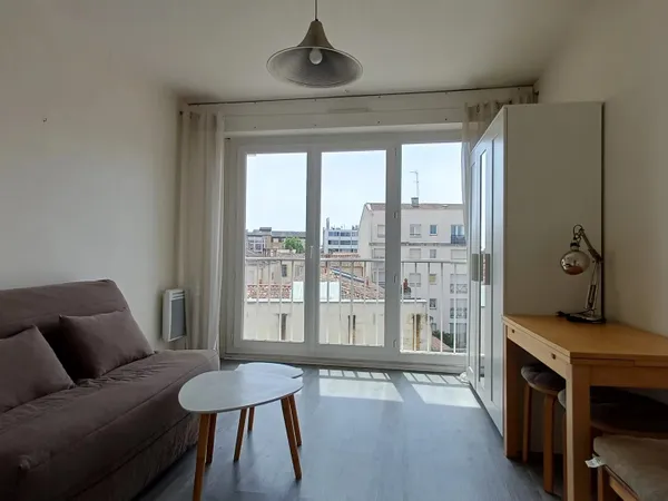 BORDEAUX - Studio de 17 m² avec parking - Lumineux et au calme