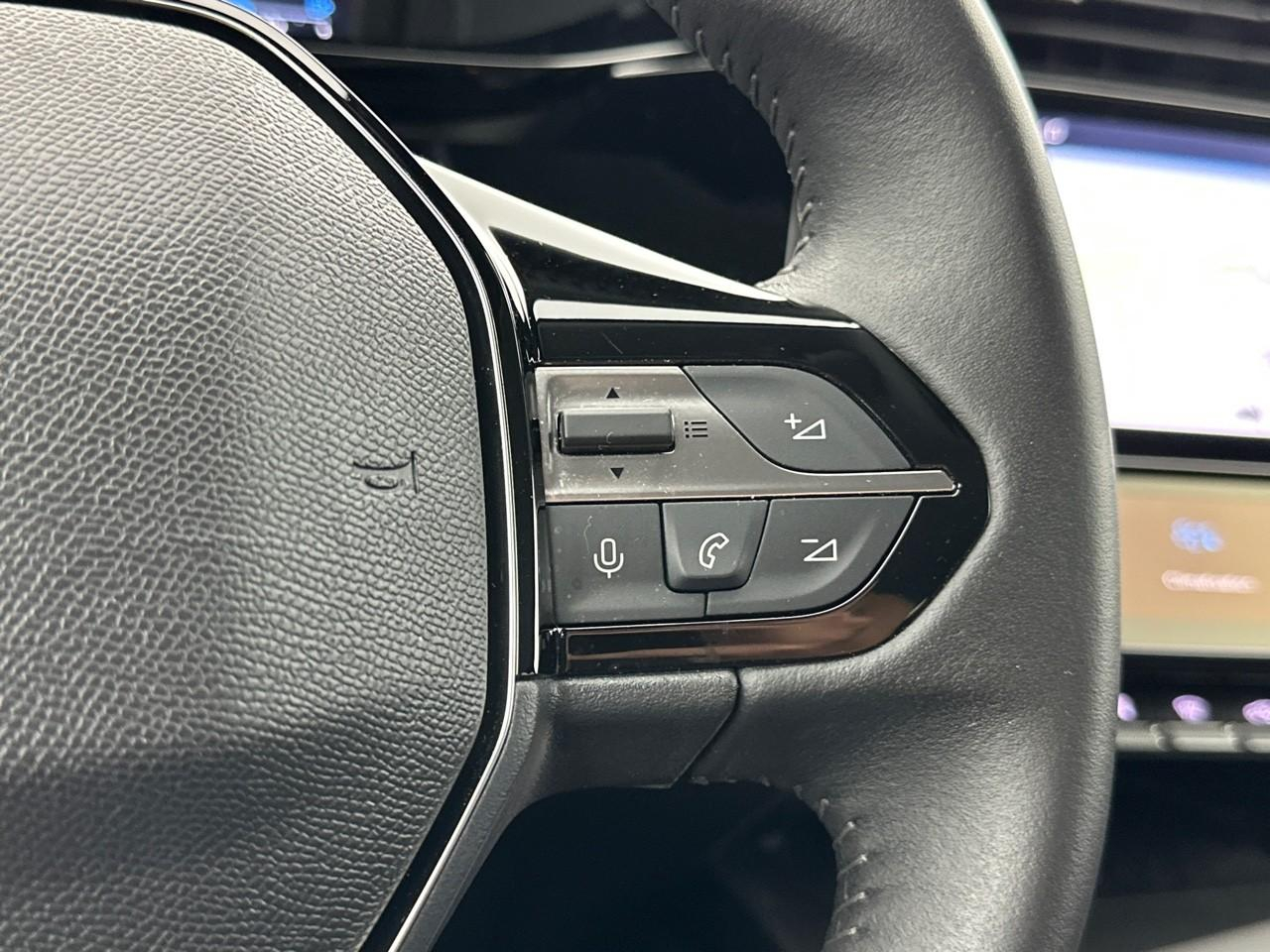Peugeot 308 hybrid 145 e-dcs6 allure — photo 19