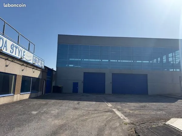Bailleul - Atelier et plateau vitré à aménager - env. 621 m² - Visibilité A25