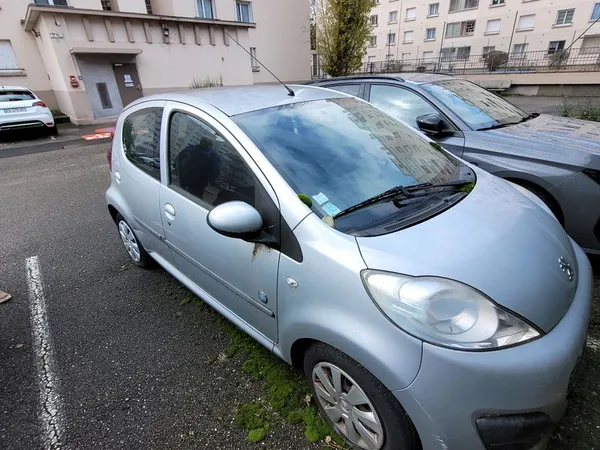A louer place de parking exterieur quai du rhone