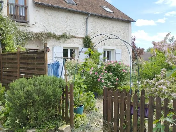 Maison en pierre à 10 min à pied de la gare
