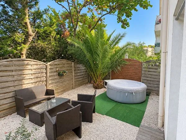 🏡 T2 40 m² • Rez-de-jardin 🌿 • Box 🚗 • Marseille 9e