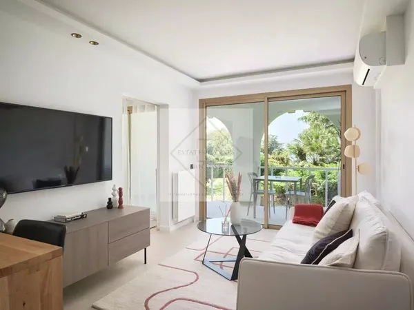 CANNES Californie - Élégant 2 pièces rénové avec vue mer et jardin