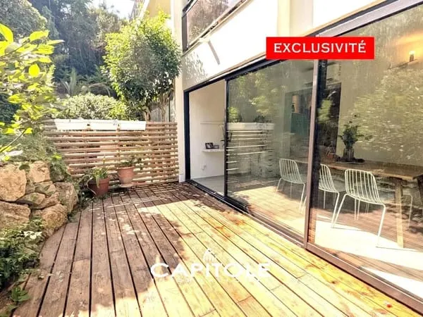 Exclusivité: Spacieux 2 pièces en rez de jardin au calme à 300 m des plages , 2 parkings extérieurs