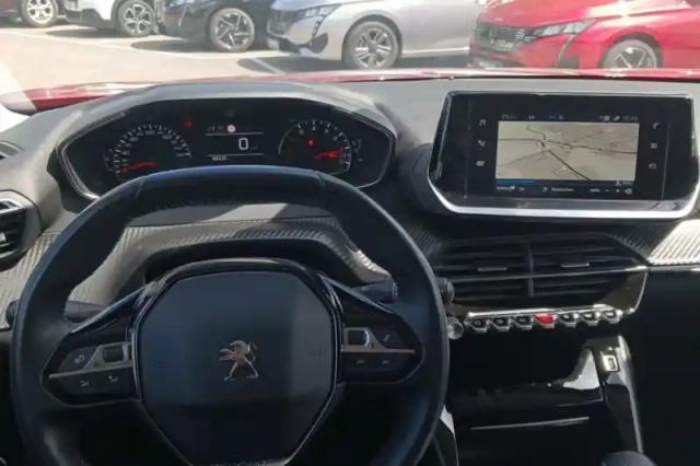 Peugeot 2008 puretech 100 s&amp;s bvm6 — photo 17