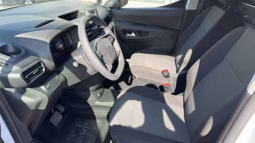 Citroen Berlingo Fourgon XL 1.5 BlueHDi 130 EAT8 - Van – 2025 – 27389 km – Diesel – Boîte Automatique — photo 16