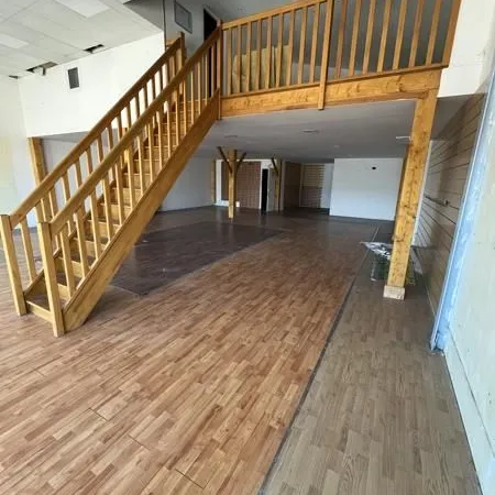 Local commercial 200 m²