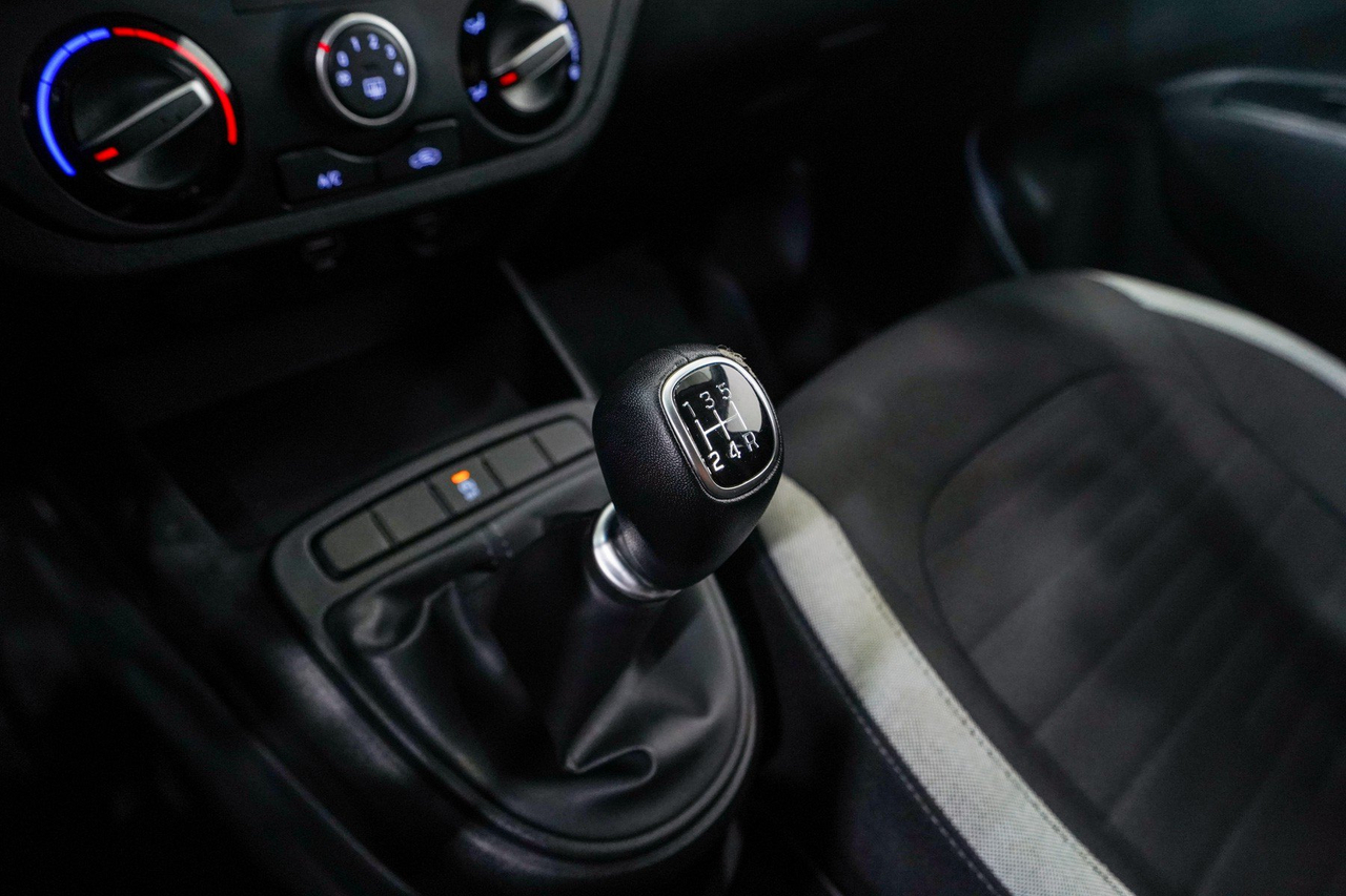 Hyundai i10 — photo 24