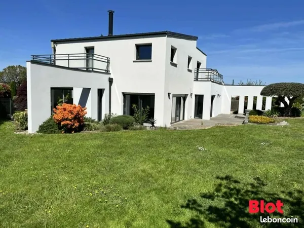 Maison 8 pièces 226 m²