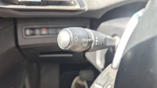 Peugeot 3008 1.6 THP 300 Hybrid4 EAT8 - Allure Pack – 2021 – 98045 km – Hybride rechargeable – Boîte Automatique — photo 3
