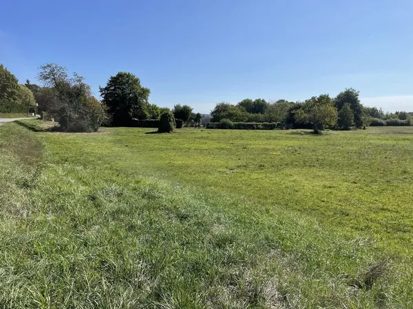 Beau terrain avec PC à la campagne entre Bergerac et Libourne