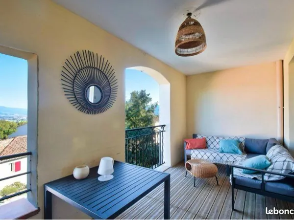 Appartement rénové - Terrasse avec vue - Meublé & équipé - Parking - Domaine de Pont Royal