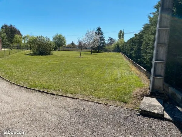 Terrain plat 1600 m² arboré construtible avec c u