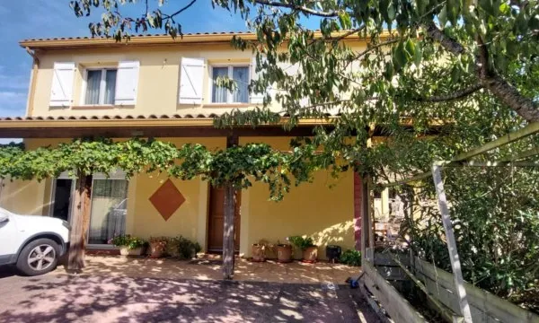 Villa avec 5 chambres avec piscine à Aucamville (31)
