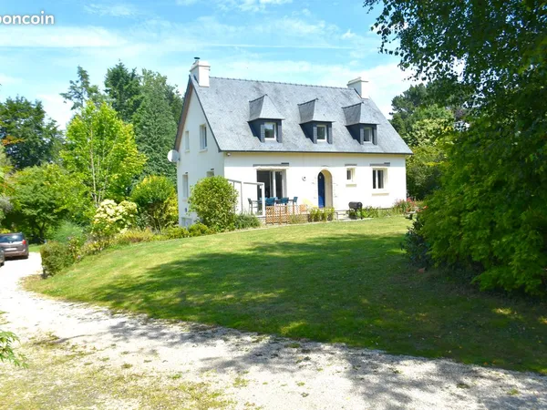 Grande maison au coeur d'un parc