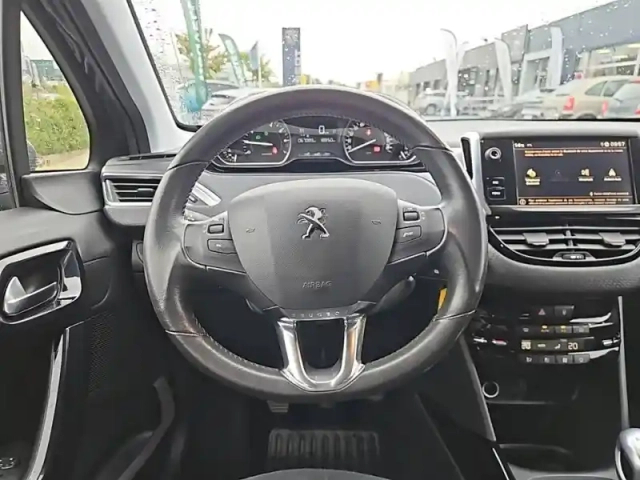 Peugeot 2008 puretech 110ch s&amp;s bvm6 — photo 9