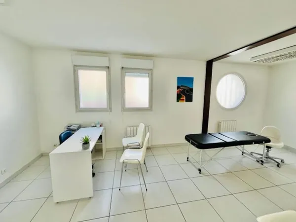 Bureau et espace de travail Location Royan   117370€