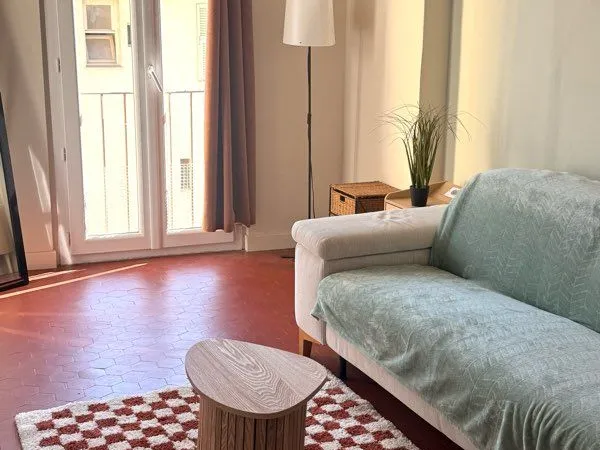Superbe 2 pièces meublé de 44 m² entièrement rénové - Balcon, climatisation, sans vis-à-vis - Nice P