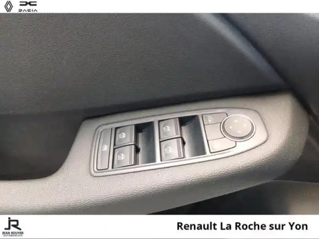 Renault Clio 1.5 blue dci 100ch evolution — photo 8