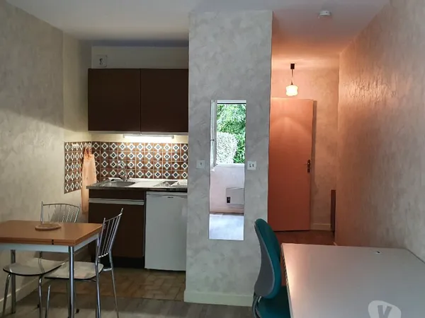 STUDIO MEUBLE avec PARKING