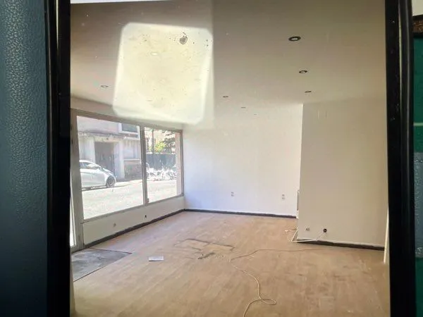Rare à 650 plus les charges tte activité de 65 m²