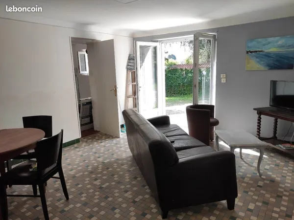 Chambre meublée