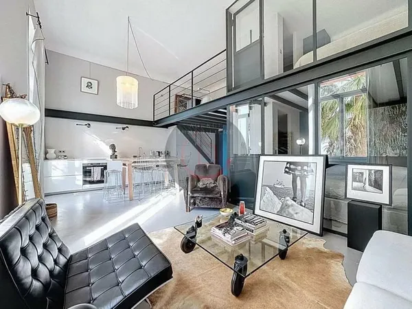 LUXUEUX APPARTEMENT STYLE LOFT AVEC APERCU MER