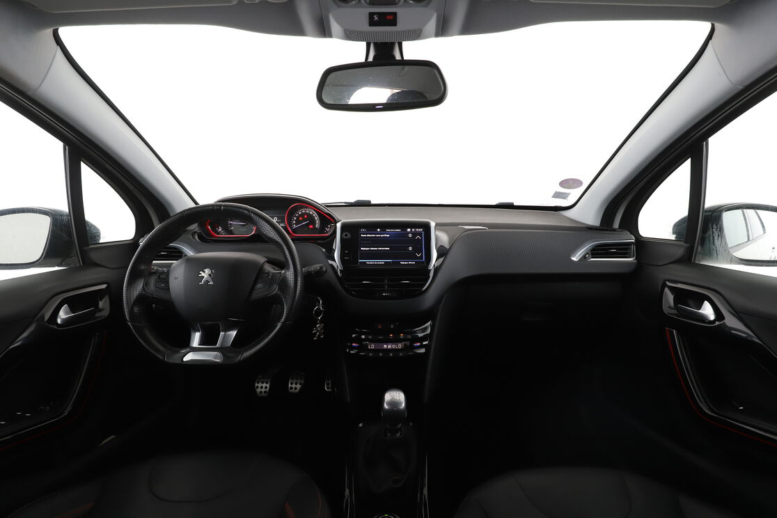 Peugeot 2008 1.2 PureTech GT Line — photo 11