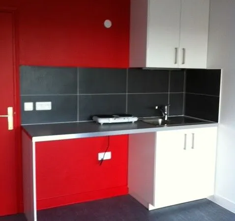 Le chesnay studio etage eleve avec balcon