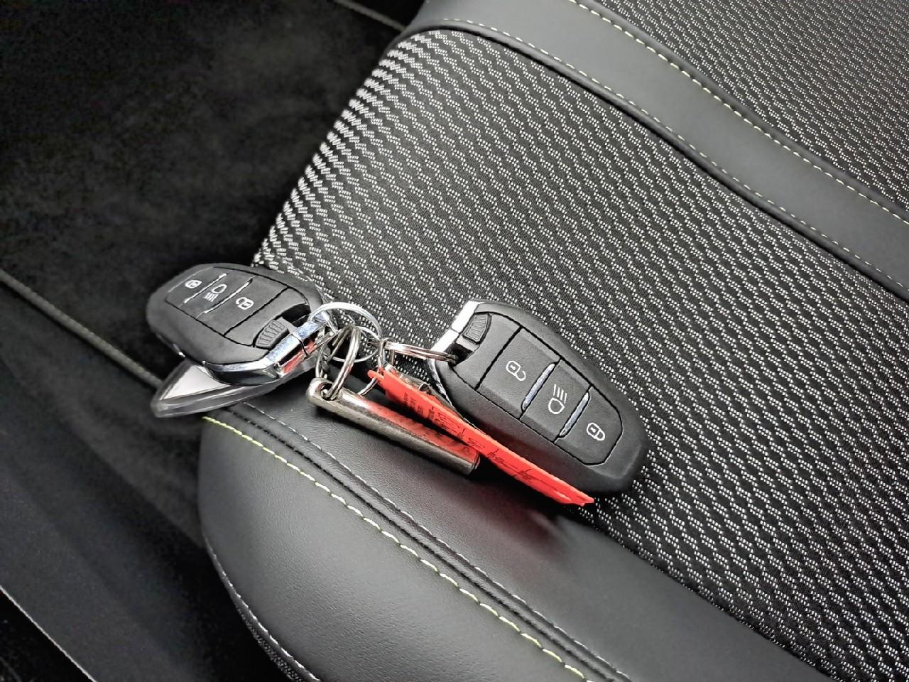 Peugeot 2008 puretech 130 s&s eat8 gt — photo 21