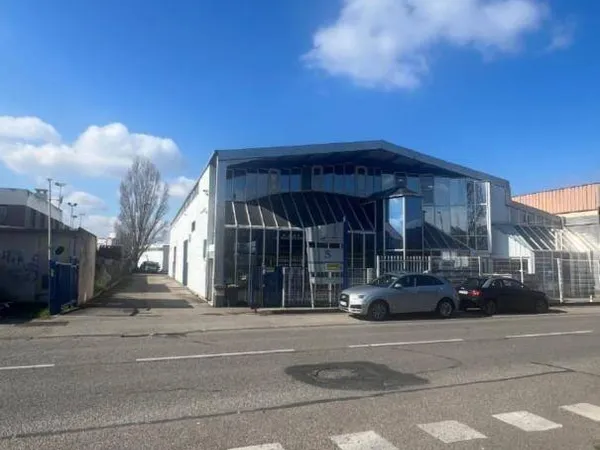 Entrepôt 2140 m²