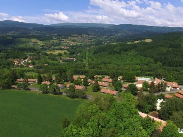Maison de village de 177 m² rénovée - Vue dégagée, plusieurs espaces indépendants, garage - 110 000