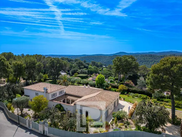 Maison 12 pièces 556 m²