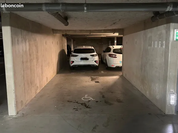 Place Parking - Rouen Rue Gauche - Metro Avenue de Caen