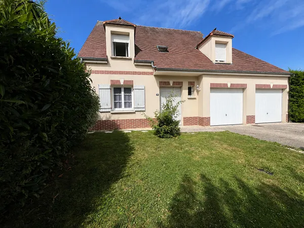 Belle maison familiale 4 chambres avec double garage - quartier agréable, résidentiel !