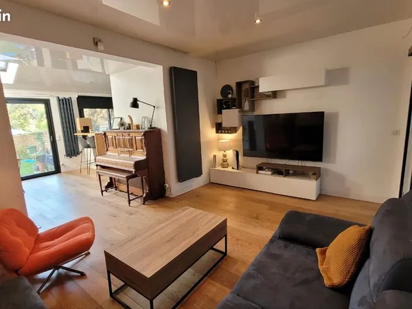 Maison T5/T6 avec jardin calme et sans travaux, proche RER et tram