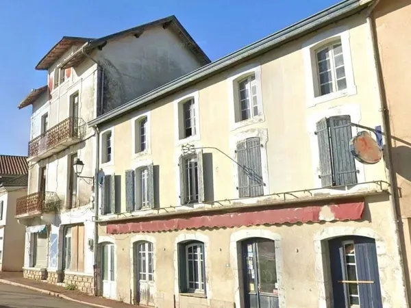 Bourg de HABAS local commercial + logements 380m²