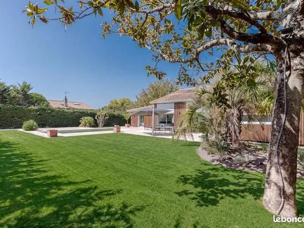 Villa 7 pièces 233 m²