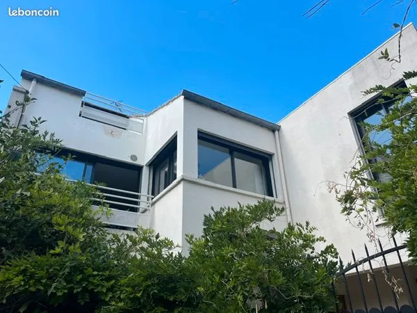 Esprit maison au calme absolu, duplex familial de 130 m² situé en fond d'impasse privée, avec vue dé