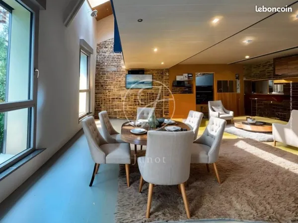 Propriété 6 pièces 338 m²