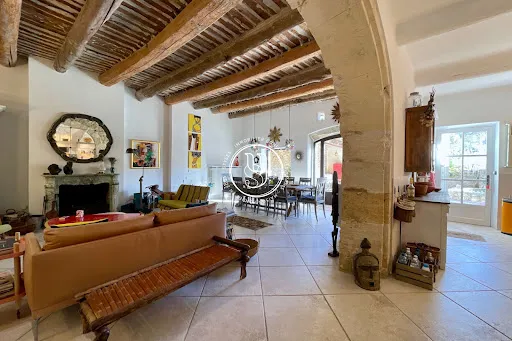 Maison 9 pièces 338 m²
