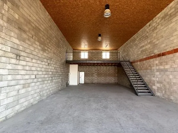 Local 1 pièce 564 m²